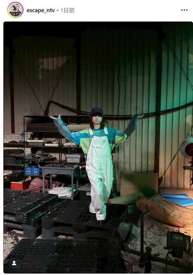 【写真】謎のポーズでもかわいすぎる桜田ひよりオフショット