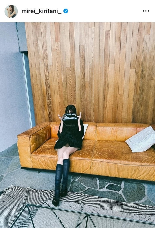  【写真】ボブヘアーが似合っている…桐谷美玲、黒コーデから魅せる“最高の美脚”フォト