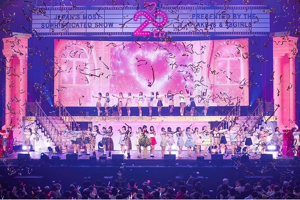 メンバー42人でアンコール最後の曲「Oh my pumpkin!」をパフォーマンス