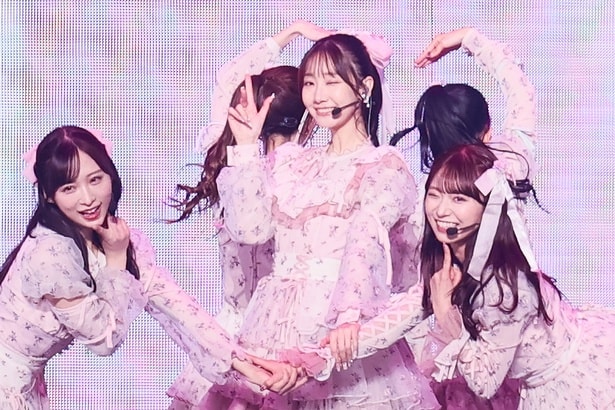 柏木由紀、半年ぶりのAKB48ライブ登場に「出すぎだよね(笑)」 村山彩希は「OGとして横に立てるとは」と共演に感慨深げ