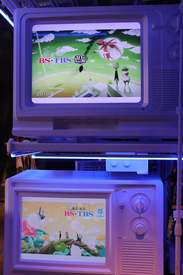 古いブラウン管テレビのようなオブジェでは、懐かしいCMを楽しめる