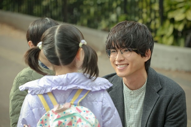 晴海(白洲迅)親子は愛梨(棚橋乃望)と別れを惜しむ