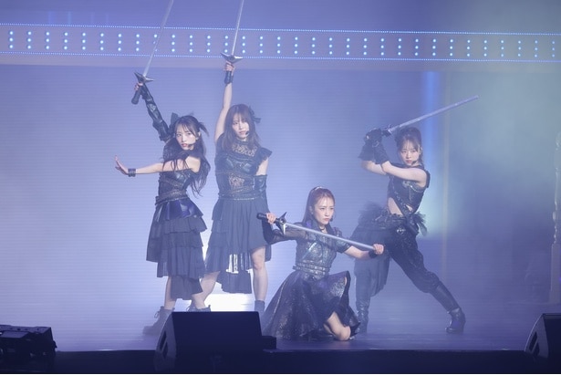 高橋みなみ、横山由依、向井地美音、倉野尾成美、歴代総監督の共演が実現