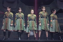 AKB48の“どえらいダンス”でOGメンバーが圧巻の限界突破　高橋みなみ＆小嶋陽菜＆指原莉乃の目には涙が…