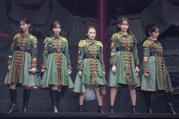 AKB48の“どえらいダンス”でOGメンバーが圧巻の限界突破　高橋みなみ＆小嶋陽菜＆指原莉乃の目には涙が…