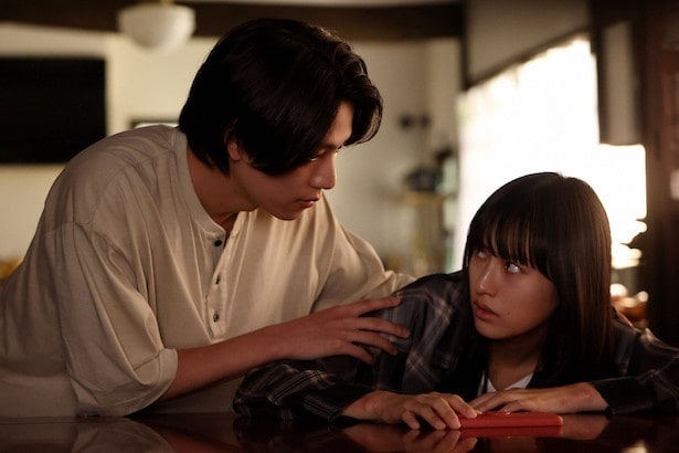 橋本将生“巧巳”が恒松祐里“眞希”に顔を近付けたシーンに「心拍数が!!!!」「メロい顔するな〜」と視聴者興奮<ひと夏の共犯者>