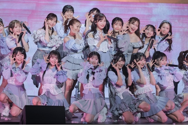 OGも参加した20周年記念シングルの「Oh my pumpkin!」をパフォーマンス