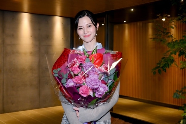 中条あやみ“柏倉椿”のかわいすぎるクランクアップショット<じゃあ、あんたが作ってみろよ>