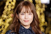 川口春奈、授賞式の左肩がざっくり開いた赤のワンショルダードレス姿に「ますます色気が」「素敵」の声