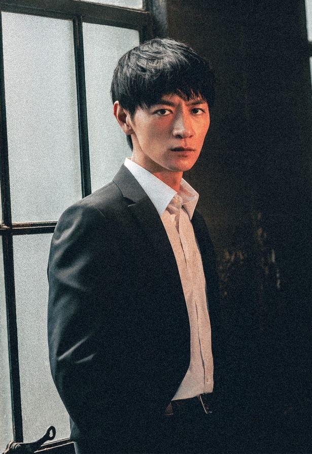 細田善彦は“マトリの狂犬”と呼ばれる麻薬取締官を熱演