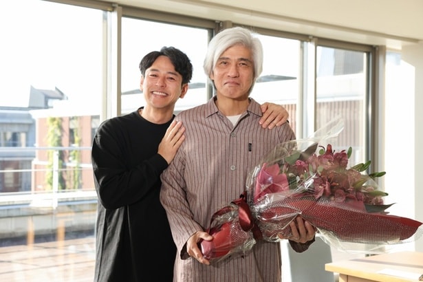 妻夫木聡主演「ザ・ロイヤルファミリー」のキャスト陣がオールアップを迎えた