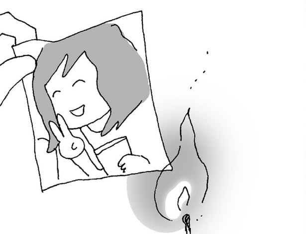 【漫画】仲間はずれにするママ友に怒りがおさまらず、思わず写真に火をつける…!? /ママ友がこわい 子どもが同学年という小さな絶望(11)