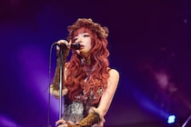 マルチクリエイターLiLi、過去最大規模の生誕“ライブイベント”で見せた「表現者」としての進化＜「I can’t play the guitar 2025」リポート＞