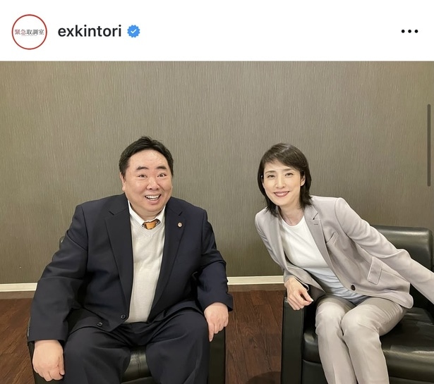 【写真】軽やかなヘアスタイルで微笑む天海祐希＆笑顔の塚地武雅