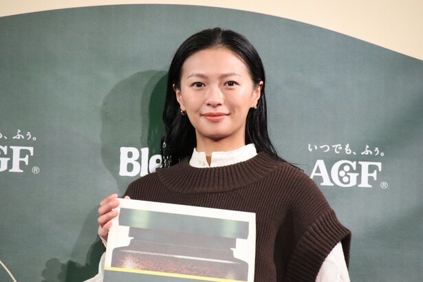 榮倉奈々、大人かわいい“カフェオレ”コーデで登場 クリスマスは「子供たちが11月から楽しみにしていて、家はもうホリデーな感じ」