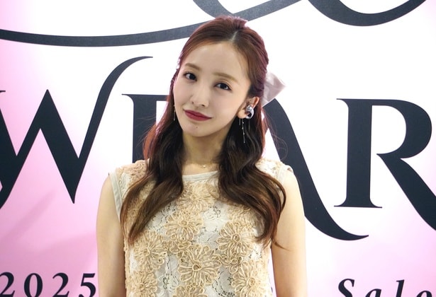 板野友美がイベントに登場