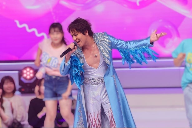 採用されなかったラブソングを自ら熱唱する50TA