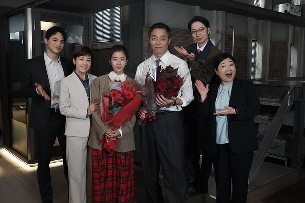 一ノ瀬颯 、沢口靖子、黒島結菜、松角洋平 、金田哲、馬場園梓(写真左から)