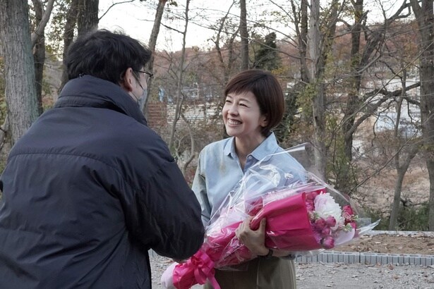 田中亮監督(写真左)と沢口靖子