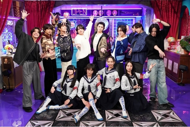 カラオケゲームで盛り上がったtimeleszと新しい学校のリーダーズ