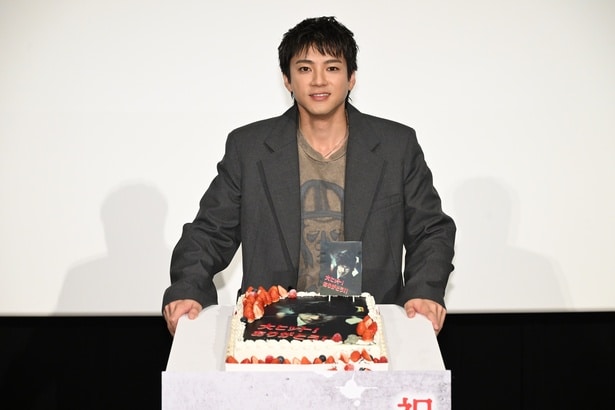 主演・山田裕貴が「爆弾」ラスト舞台挨拶で笑顔＜爆弾＞