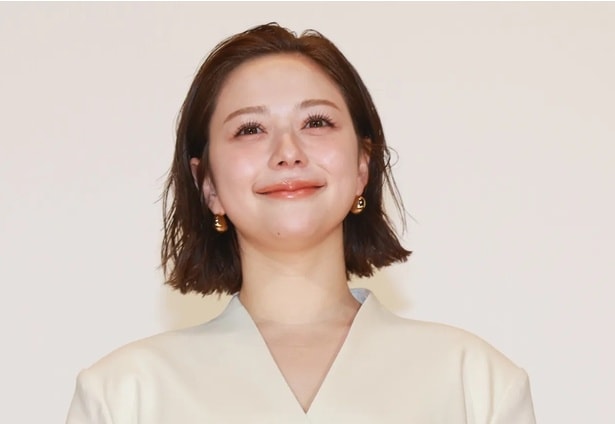 「破壊力やばい」…元HKT48・村重杏奈、“もふもふ”コートの私服コーデに「かわい過ぎる」「暖かそう」