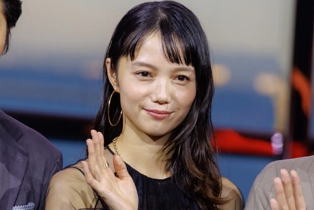 宮崎あおい、“二代目大泉洋”襲名のコメント…涙の挨拶に「あおいちゃんの涙にもらい泣き」の声<ちょっとだけエスパー>