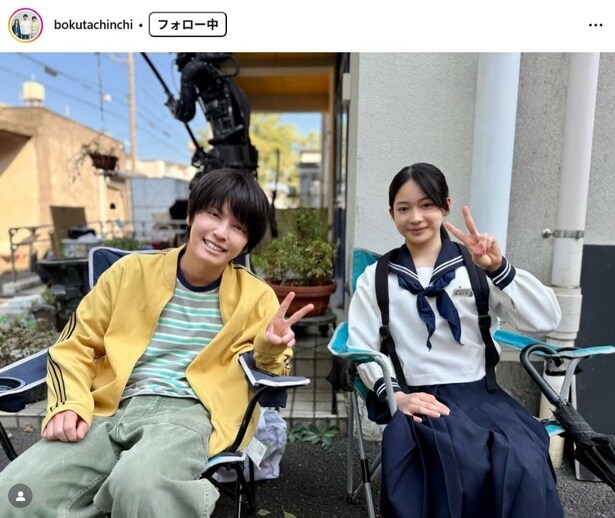 【写真】手越祐也&白鳥玉季、笑顔でピースをするほほ笑ましいオフショット