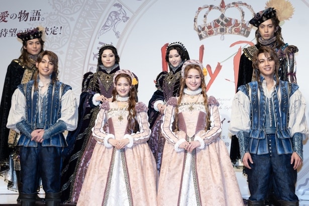 (前列左より)有澤樟太郎、奥田いろは、小南満佑子、手島章斗、(後列左より)内海啓貴、丸山礼、有沙瞳、松島勇之介