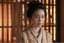 ＜明日のばけばけ＞吉沢亮“錦織”が高石あかり“トキ”を訪ね、トミー・バストウ“ヘブン”のために怪談を話してほしいと頼む