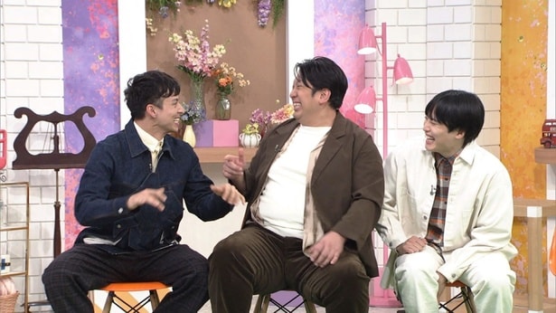 考察で盛り上がる満島とレインボー