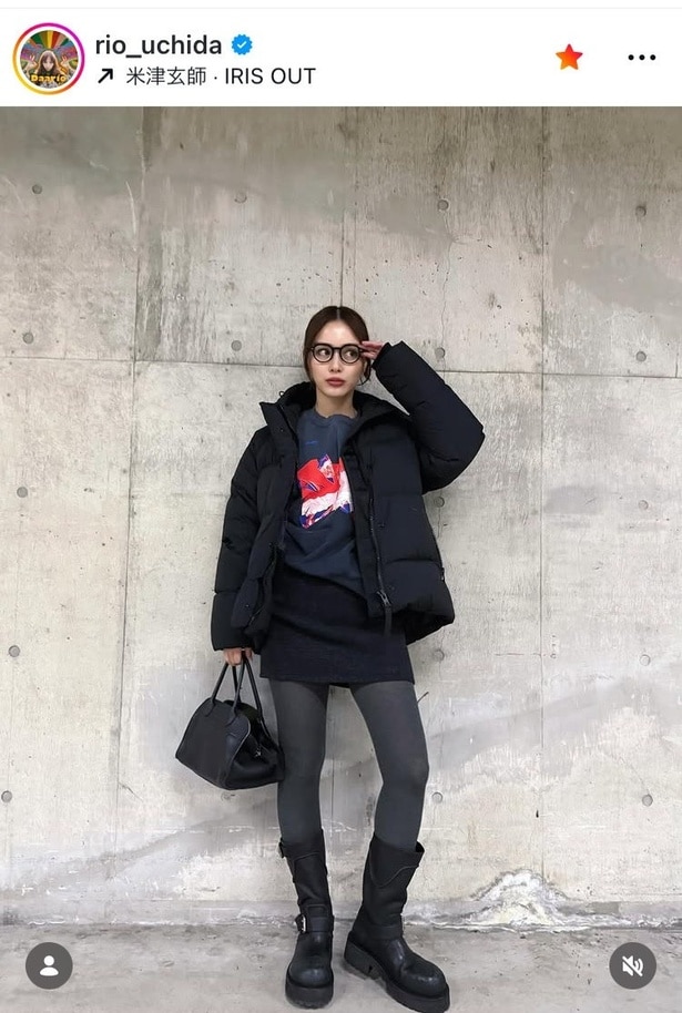  【写真】内田理央、「チェンソーマン」“マキマ”のTシャツを着た美脚あらわな“私服”姿