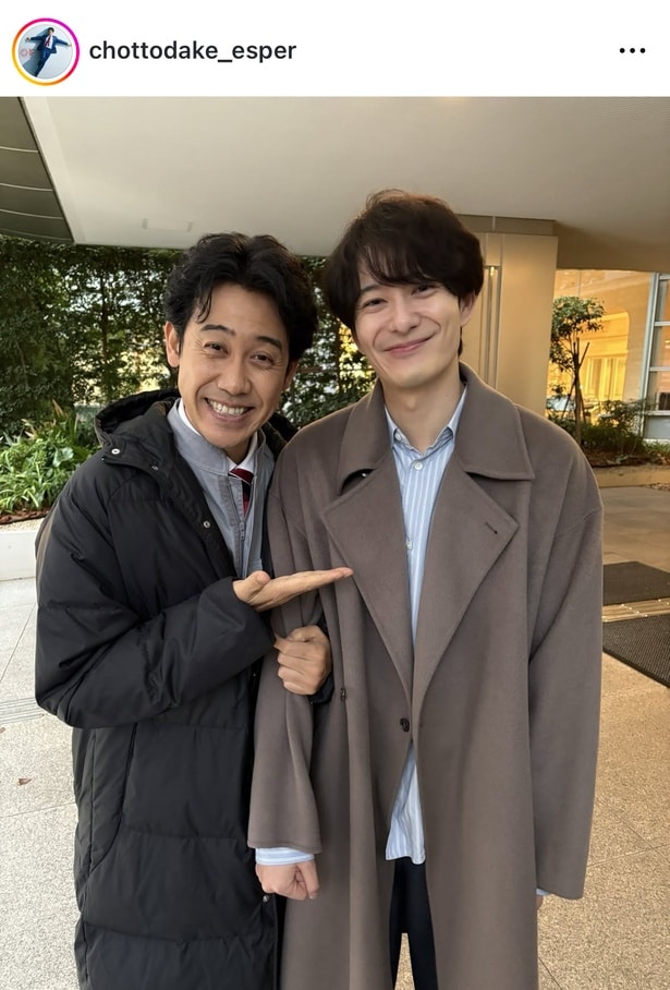 【写真】大泉洋＆岡田将生…撮影裏では仲が良すぎる笑顔の2ショット
