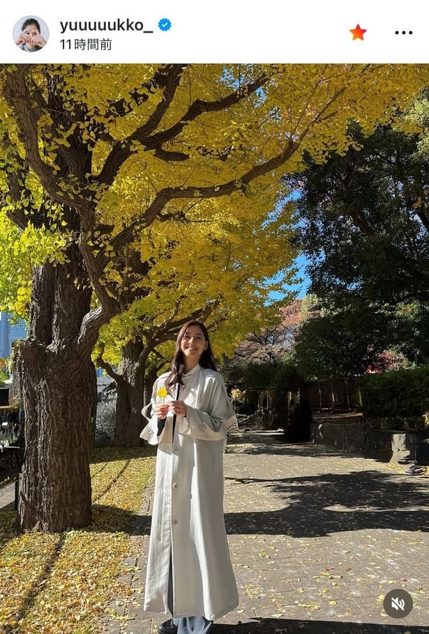 【写真】「良いこと悪いこと」最終回へ…新木優子、銀杏を手にしたロングコート姿