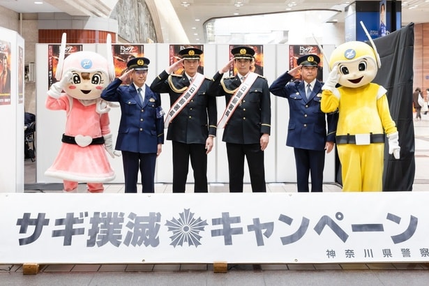 DMM TVオリジナルドラマ「ドンケツ season2」神奈川県警察「詐欺なんて撲滅じゃ!」イベントに登場した(中央左)本宮泰風と(中央右)伊藤英明