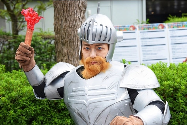 「魔界村」アーサーに扮するコスプレイヤー「自分なりの解釈で鎧はあえて“傷だらけの加工”に」<TGS2025>