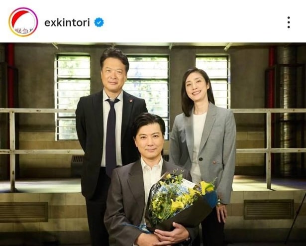  【写真】玉山鉄二のクランクアップを天海祐希&田中哲司が祝福