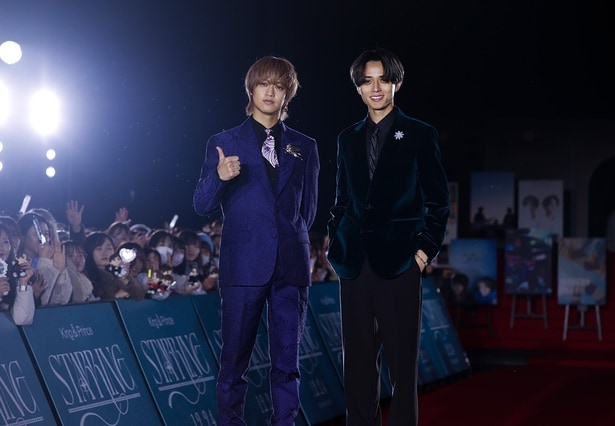 永瀬廉＆高橋海人、上品かつドレッシーな装いでレッドカーペットに登場「まさか一週間で2回レッドカーペットを歩くことになるとは」