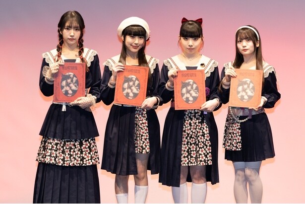  ファントムシータの美雨、百花、凜花、もな(写真左から)