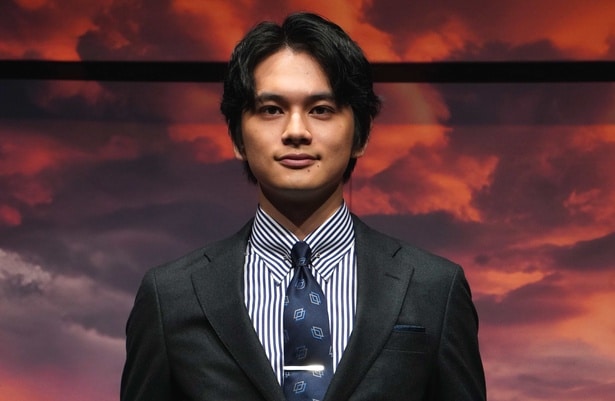 スーツ姿で登場した北村匠海