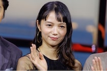 宮崎あおいの“かわいすぎる”待ち姿に大泉洋「レアだから撮った方がいい」ファンから感謝の声も＜ちょっとだけエスパー＞