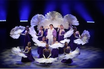 翼和希率いる“新生”OSK日本歌劇団が舞台に宿らせる熱　テレビ初放送のレビュー2本に見るトップスターの輝き