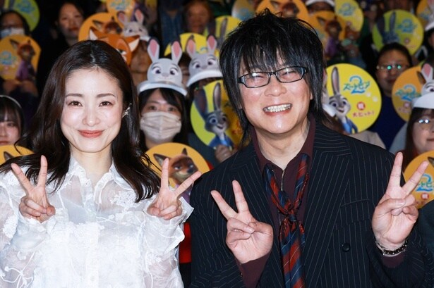 映画「ズートピア２」大ヒット御礼舞台あいさつ登壇した上戸彩、森川智之(写真左から)
