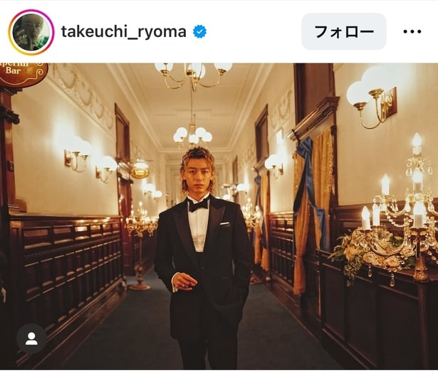 【写真】タキシード姿でカッコよく決める竹内涼真