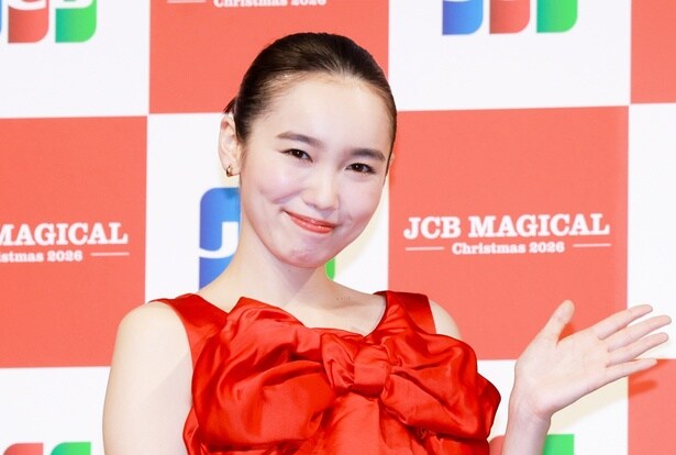飯豊まりえ、仲良しの西野七瀬とデッサンに挑戦中「2人でいつか絵の個展ができたら」“サンタ”からのバースデー祝いも