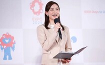 サンタコーデの新井恵理那、我が子と友人家族でのクリスマスパーティーに「お母さんの方がはしゃいでる！」「良い時間」と反響