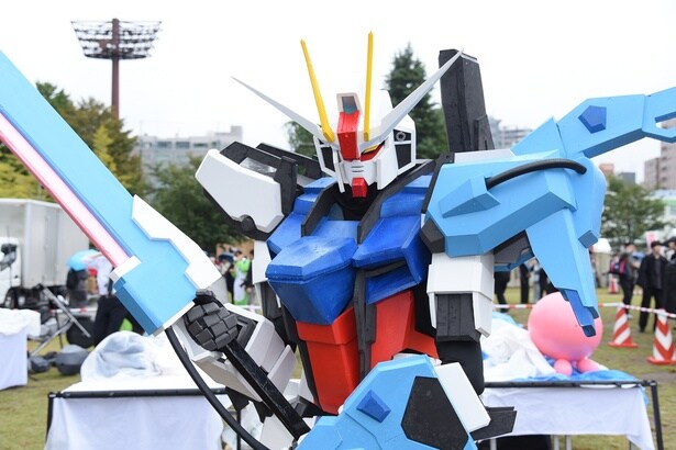 「機動戦士ガンダムSEED」ソードストライクガンダムをコスプレで再現「別の武装への換装も可能です」＜池ハロ2025＞