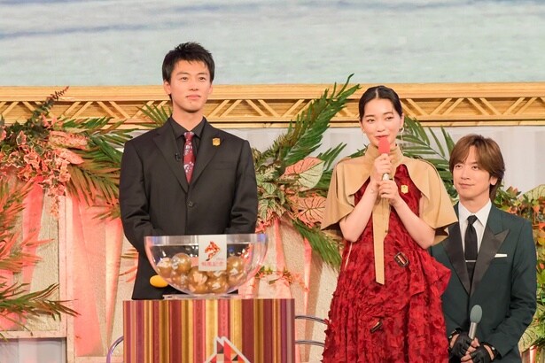 「第70回有馬記念公開枠順抽選会」より