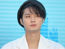 磯村勇斗、伝説の路上パフォーマンス集団の格好とポーズでのオフショットに「似合ってる」と反響＜新年早々 不適切にもほどがある！＞