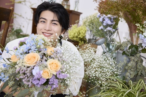 【写真】かなり完成度の高いブーケができて嬉しそうな悠くんほか全15枚